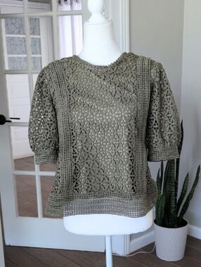 Ultra Pink Crochet Lace Puff-Sleeve Top in Olive Green Large